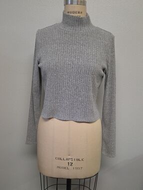 Wilfred Gray Ribbed Turtleneck Sweater
